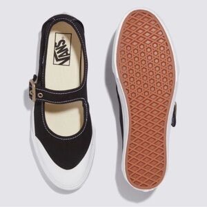 NEW VANS BLACK CANVAS MARY JANE BUCKLE WHITE RUBBER SOLE SNEAKERS SZ 7.5 NWT